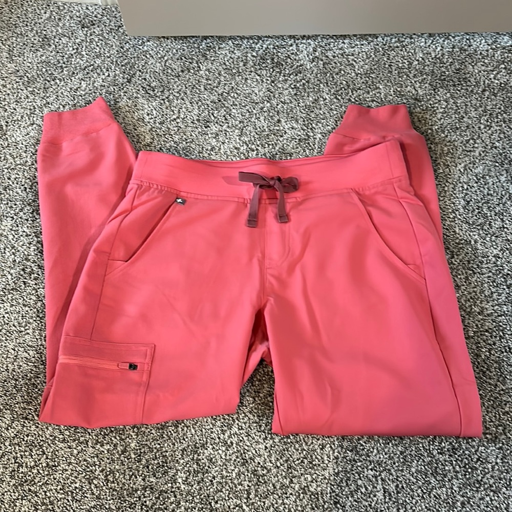 women’s Figs Zamora scrub pants. Worn once!